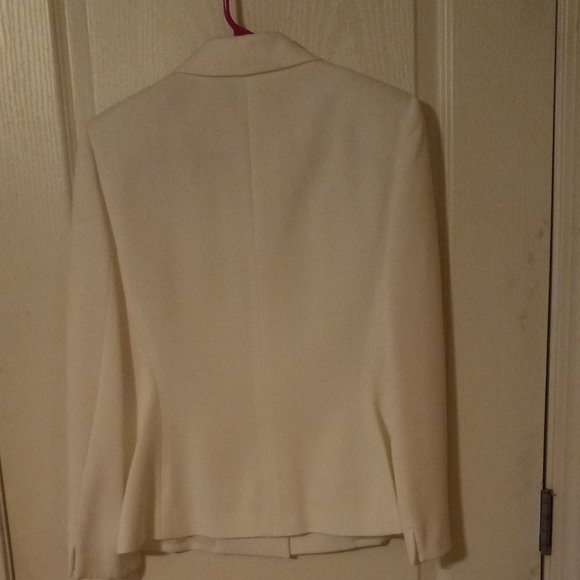 Business attire - Picture 3 of 5